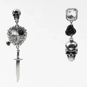 ZARA Skull Heart Earrings NWT ✨✨🔥🔥 Halloween